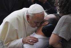le pape François et un malade (c) Radio Vatican