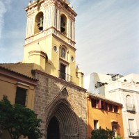 La façade de l'église San Isidoro à Séville