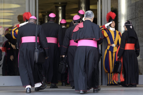 ©Donatella Giagnori / EIDON/MAXPPP ; 1090690 : (Donatella Giagnori / EIDON), 2014-10-09 Vaticano - Afternoon session of the Synod on the Families at Vatican - Bishops arrive for an afternoon session of a synod on family at Vatican, on October 9, 2014