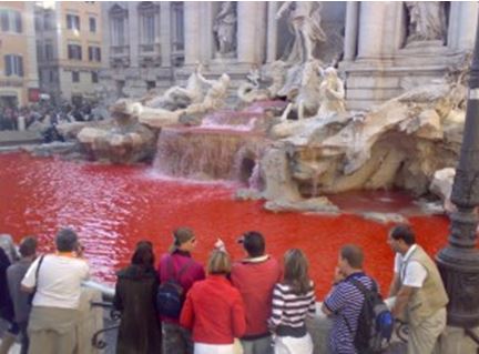Fontaine_Trevi_rouge