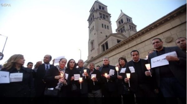 Egypte: les catholiques annulent leurs

fêtes de Noël