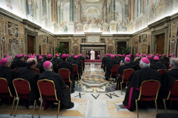 Le pape François encourage les 114 nouveaux évêques du monde