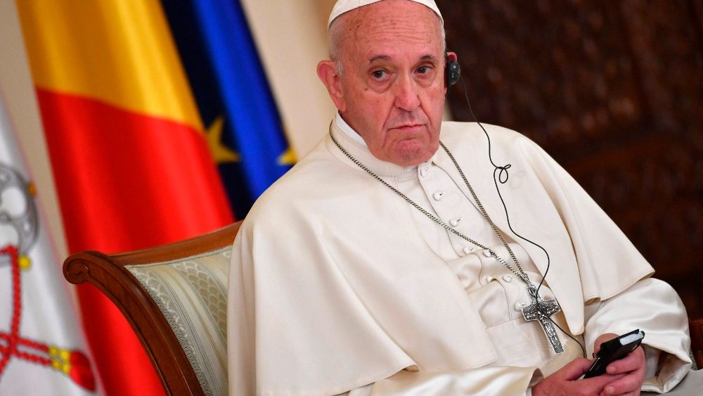 En Roumanie, le pape prône une société qui inclue les plus pauvres