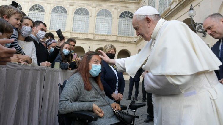Pour le pape : ＂Prier n’est pas facile＂